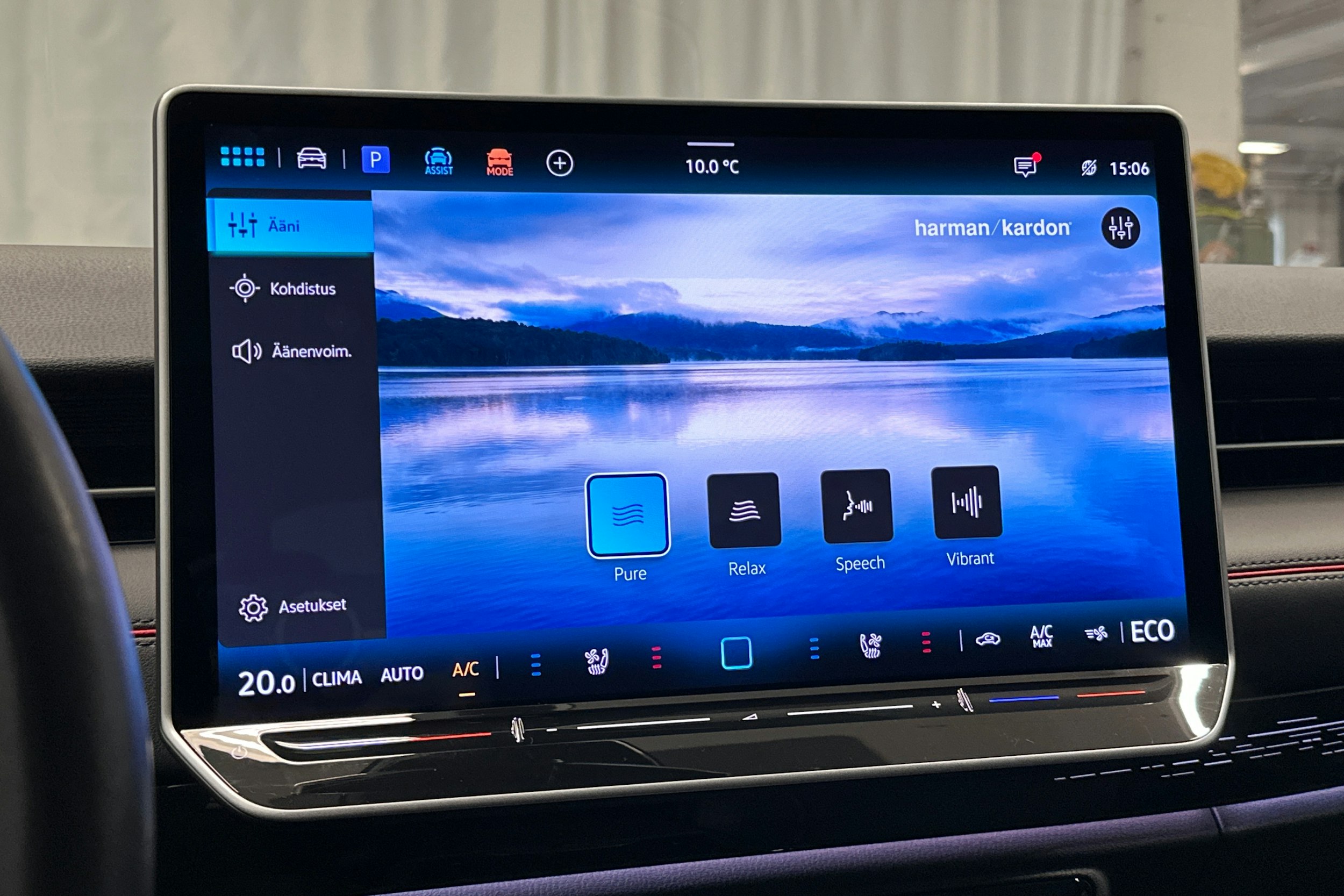 valkoinen Volkswagen ID.7 2025 kuva 36.