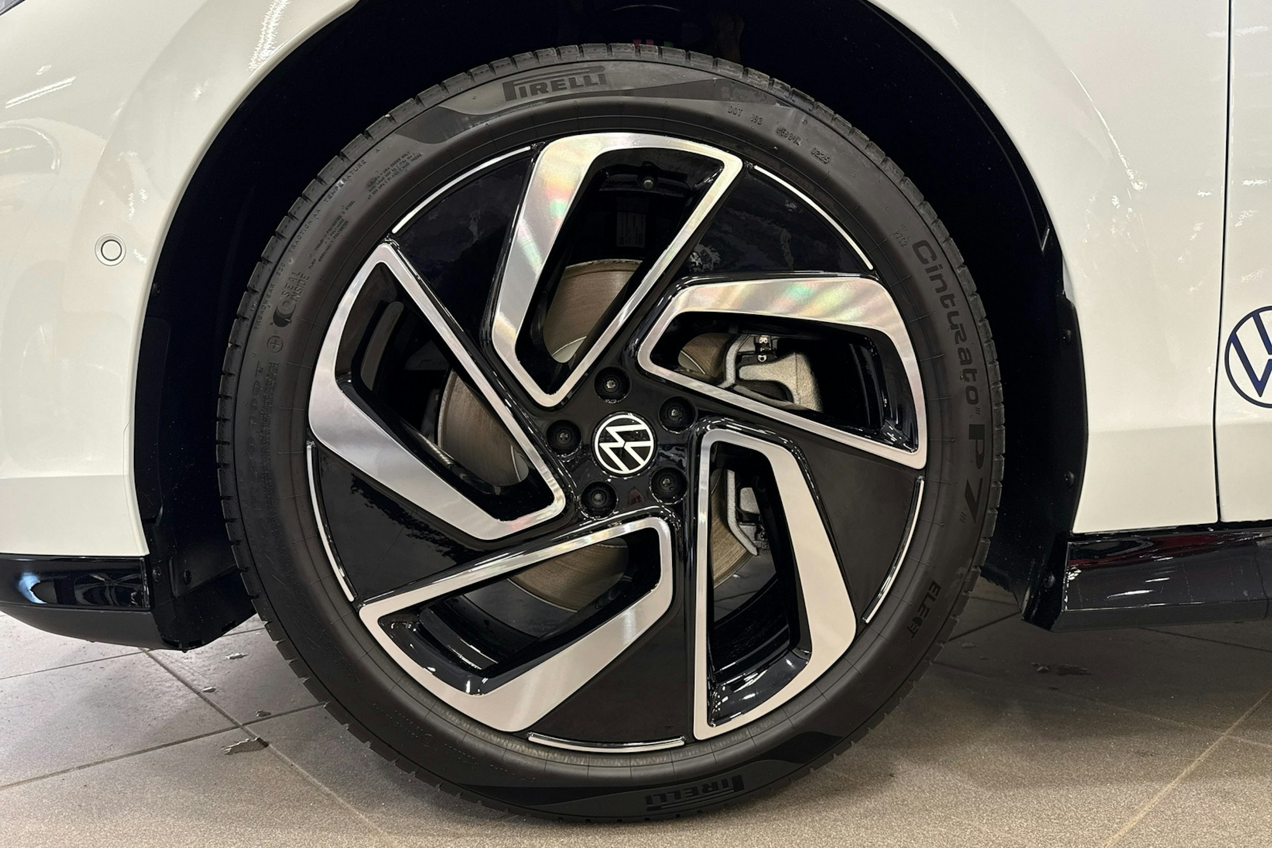 valkoinen Volkswagen ID.7 2025 kuva 9.