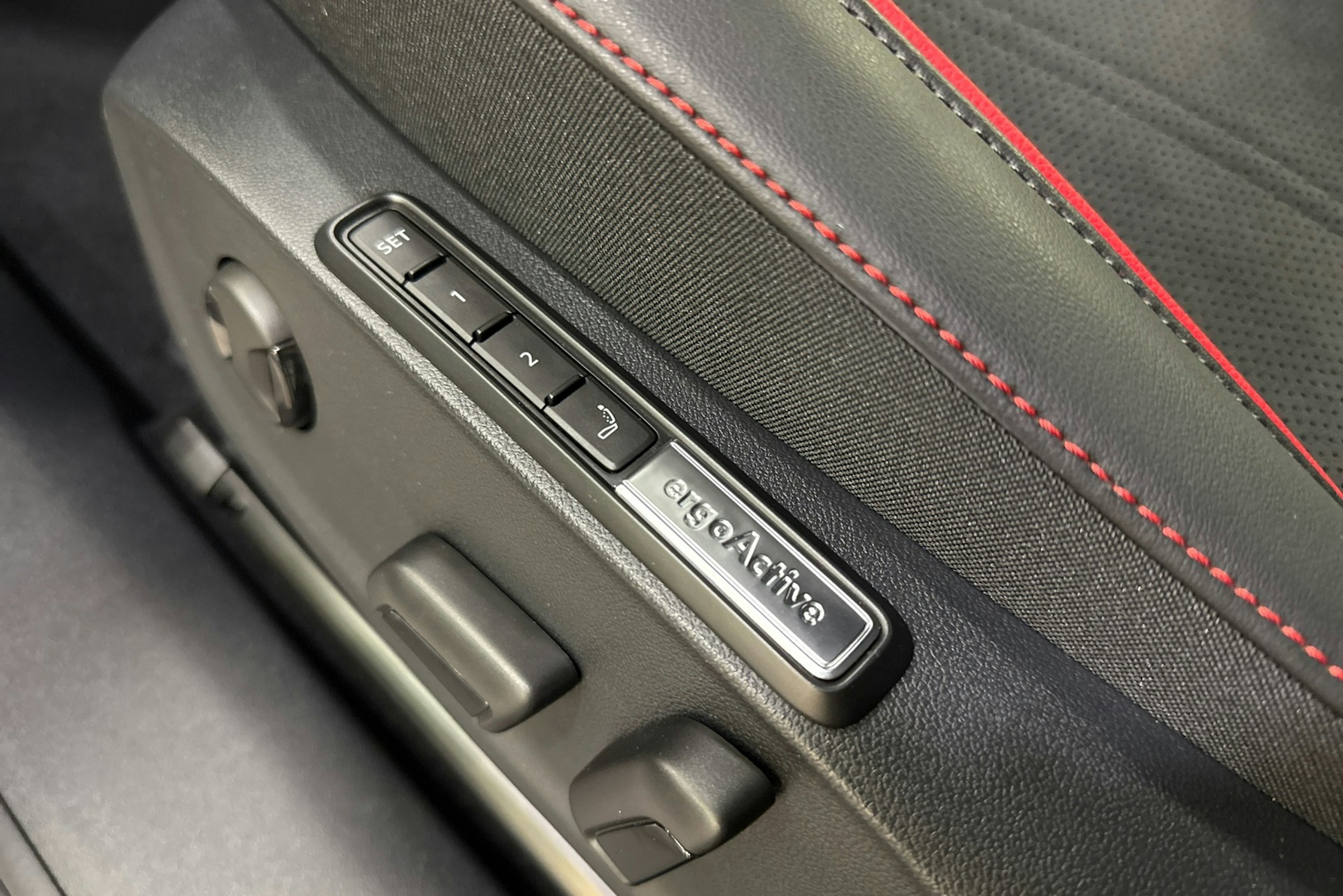 valkoinen Volkswagen ID.7 2025 kuva 14.