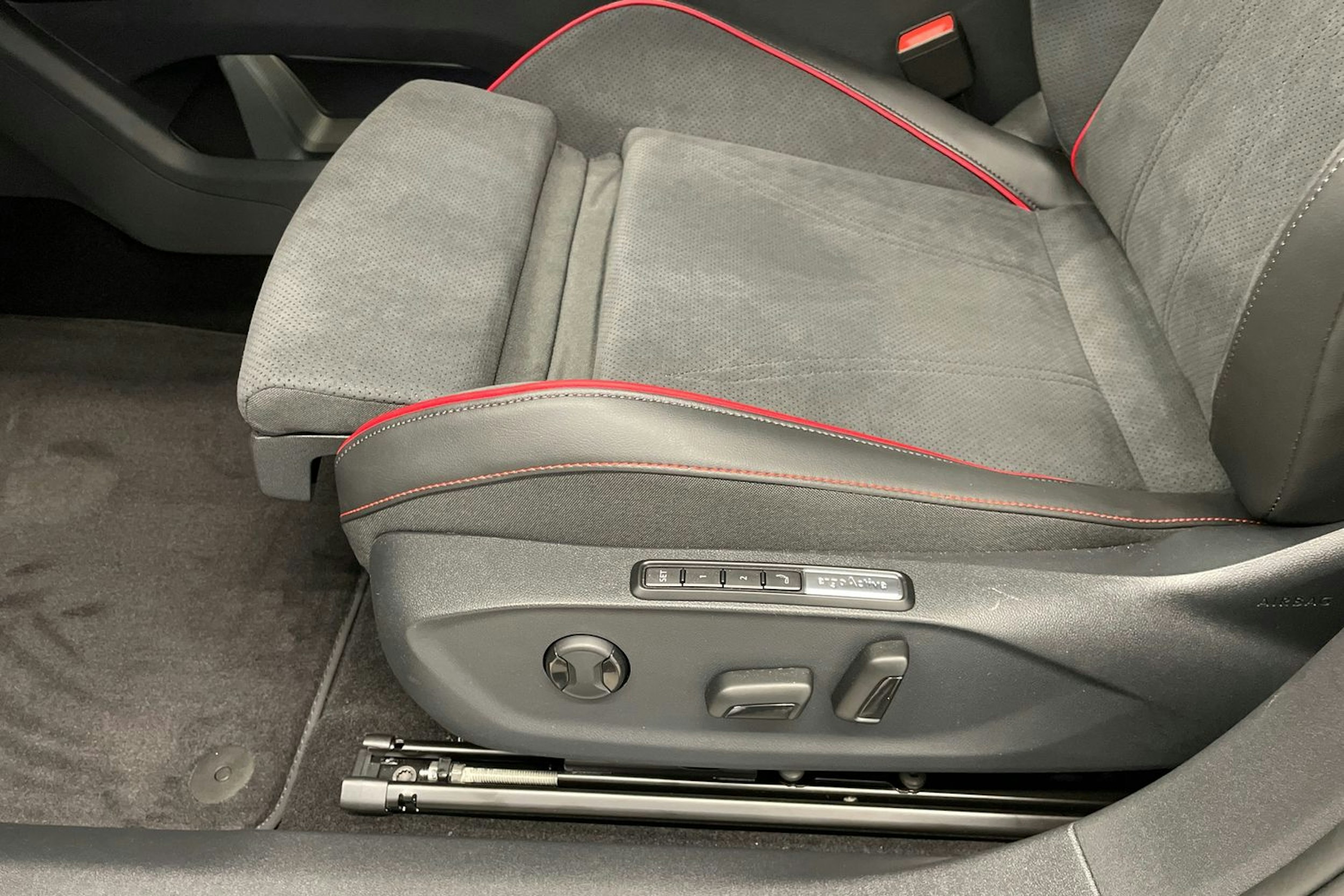 sininen Volkswagen ID.7 2025 kuva 10.