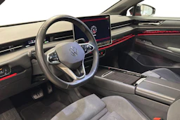 punainen Volkswagen ID.7 2025 kuva 8.