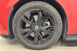 punainen Volkswagen ID.7 2025 kuva 13.