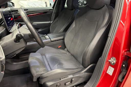 punainen Volkswagen ID.7 2025 kuva 15.