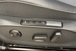 punainen Volkswagen ID.7 2025 kuva 16.