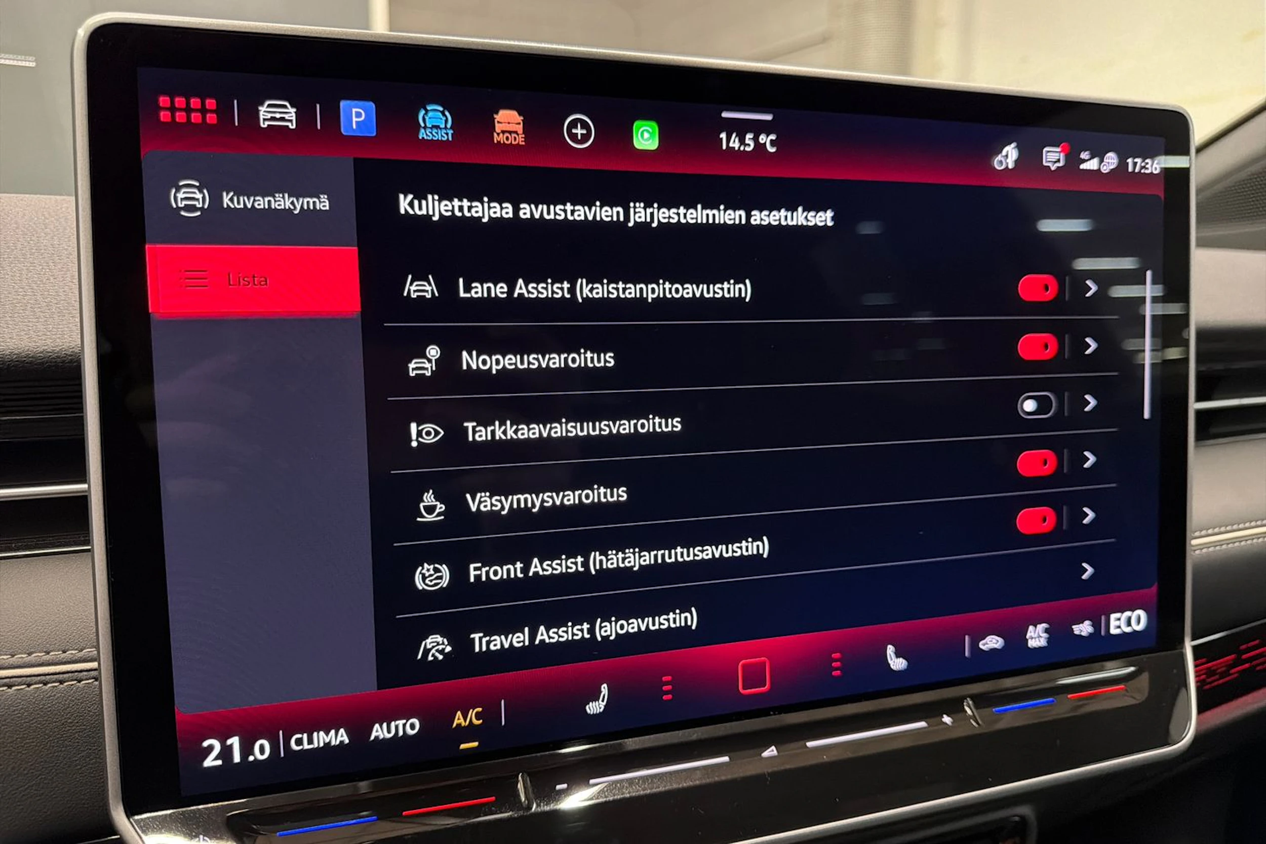punainen Volkswagen ID.7 2025 kuva 24.