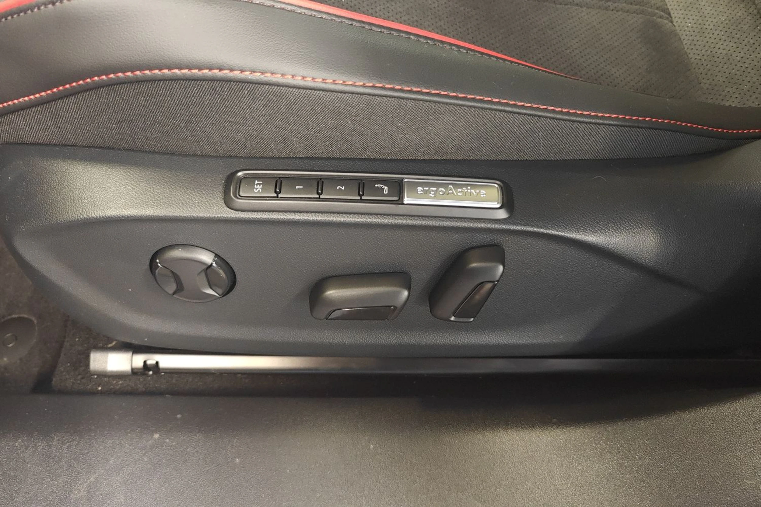 met. punainen Volkswagen ID.7 2026 kuva 23.