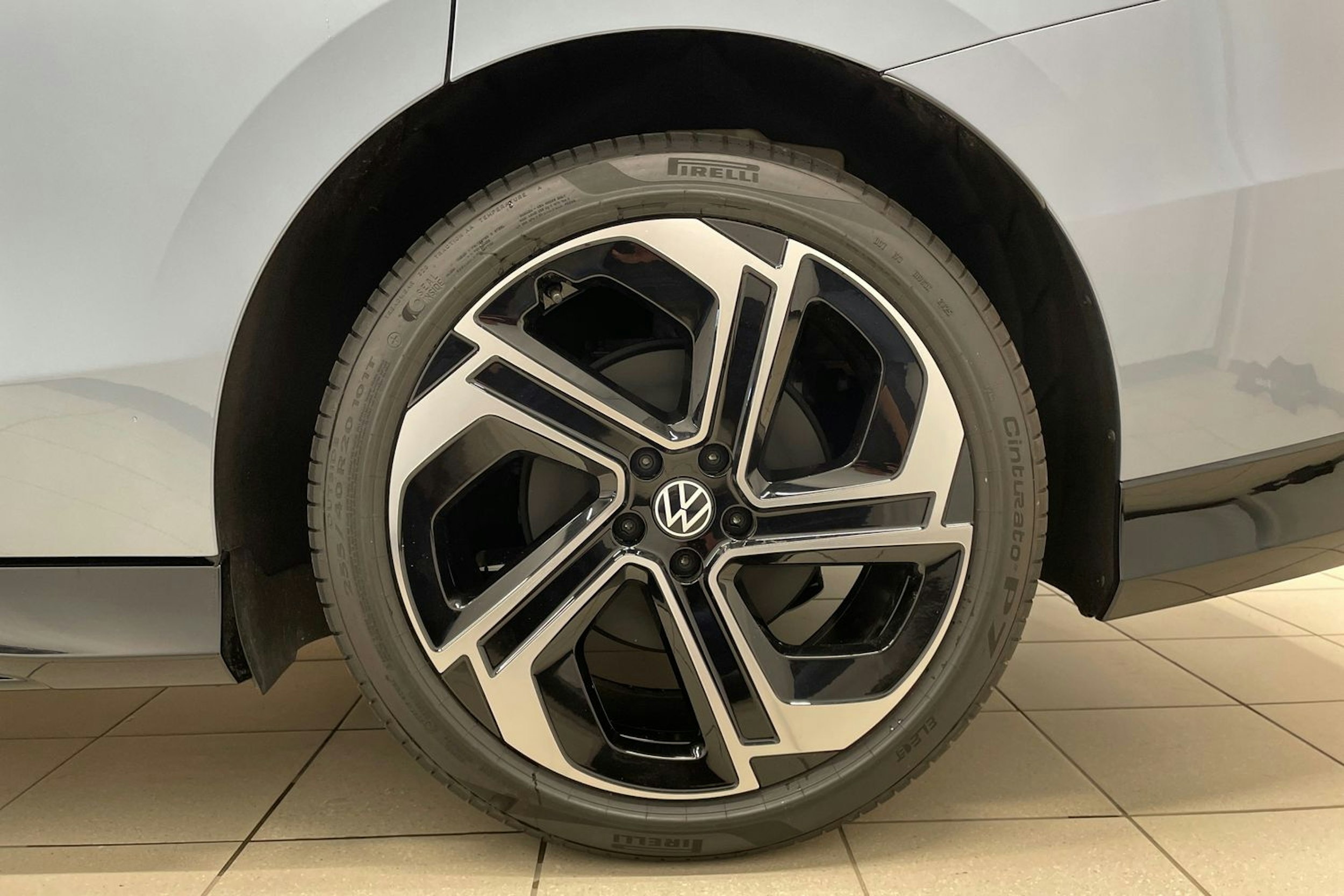 sininen Volkswagen ID.7 2025 kuva 9.