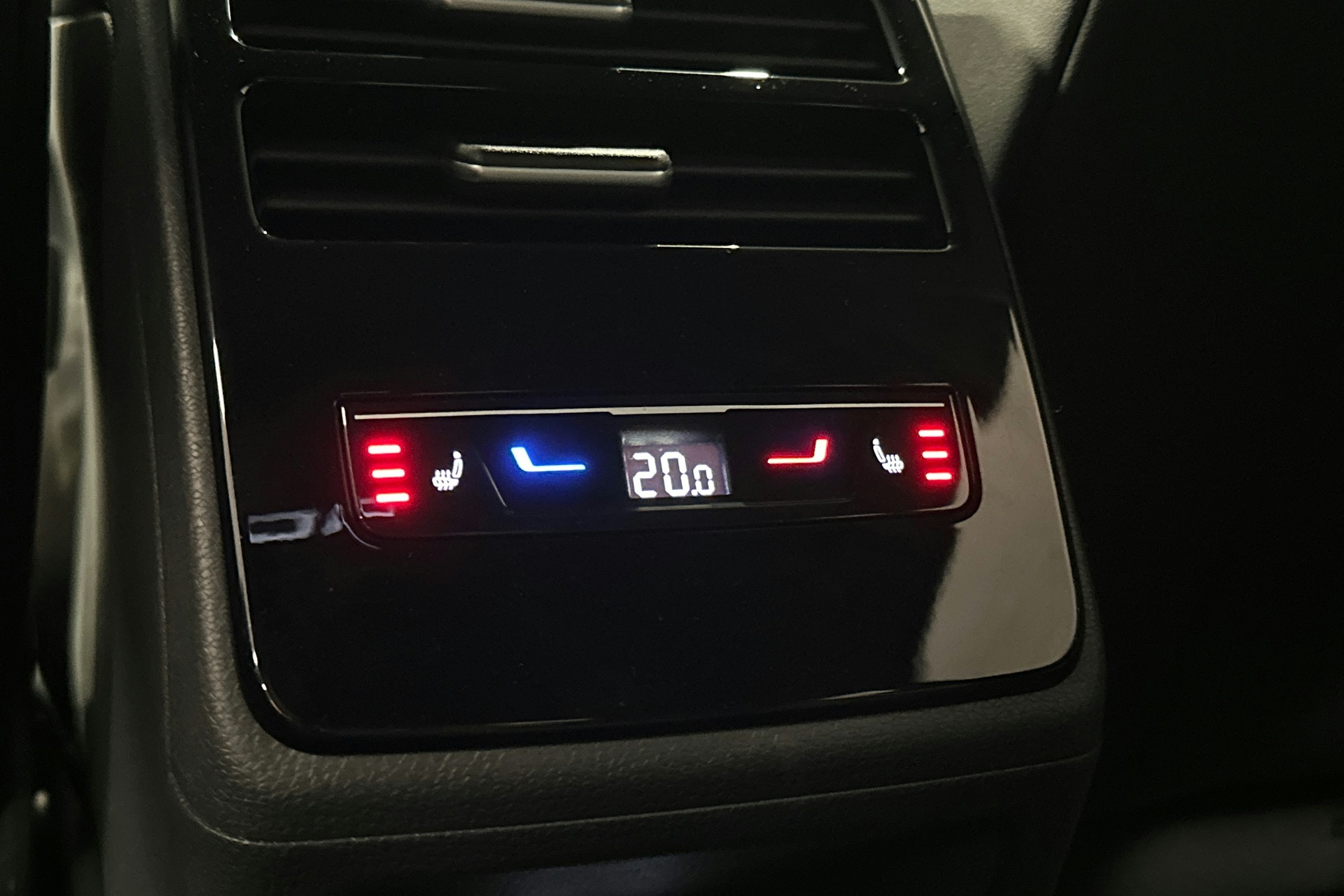 musta Volkswagen ID.7 2025 kuva 17.