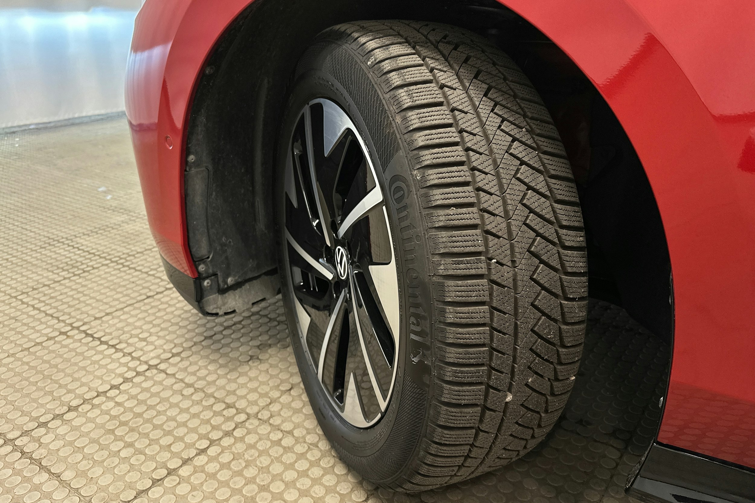 punainen Volkswagen ID.7 2025 kuva 13.