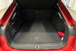 punainen Volkswagen ID.7 2025 kuva 14.