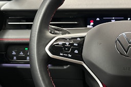 punainen Volkswagen ID.7 2025 kuva 18.