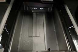 punainen Volkswagen ID.7 2025 kuva 23.