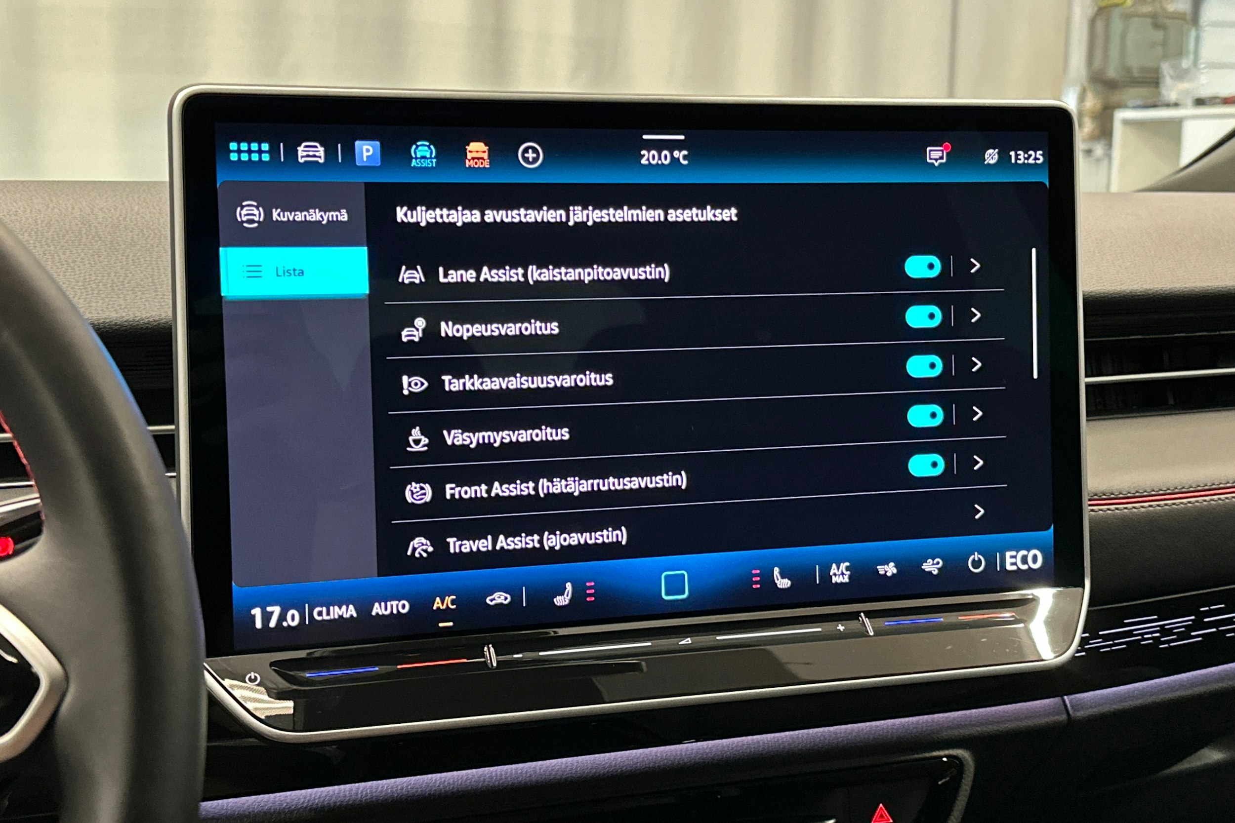 punainen Volkswagen ID.7 2025 kuva 27.