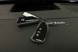 punainen Volkswagen ID.7 2025 kuva 36.