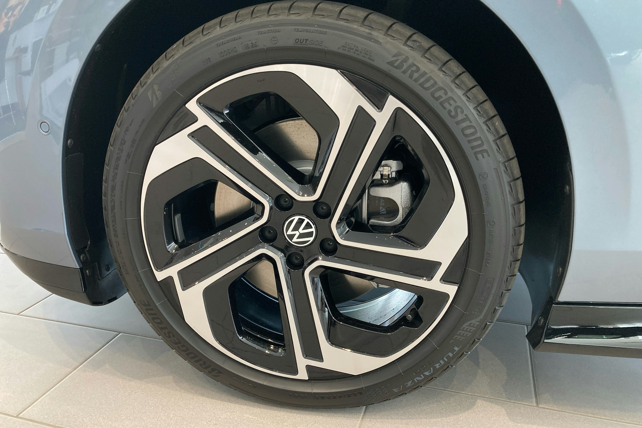 sininen Volkswagen ID.7 2025 kuva 9.