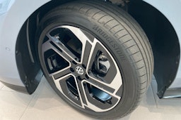 sininen Volkswagen ID.7 2025 kuva 10.