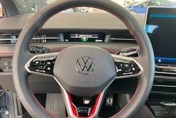 sininen Volkswagen ID.7 2025 kuva 11.