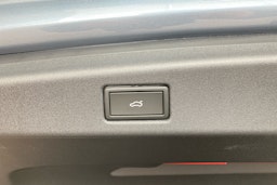 sininen Volkswagen ID.7 2025 kuva 17.