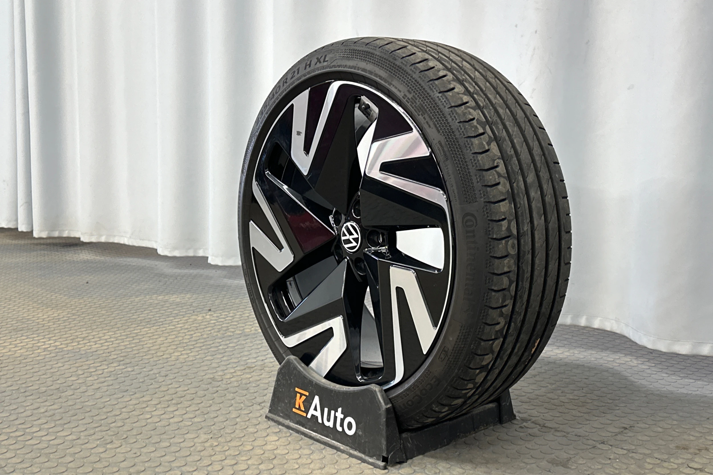 punainen Volkswagen ID.7 2025 kuva 10.