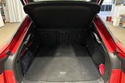punainen Volkswagen ID.7 2025 kuva 11.