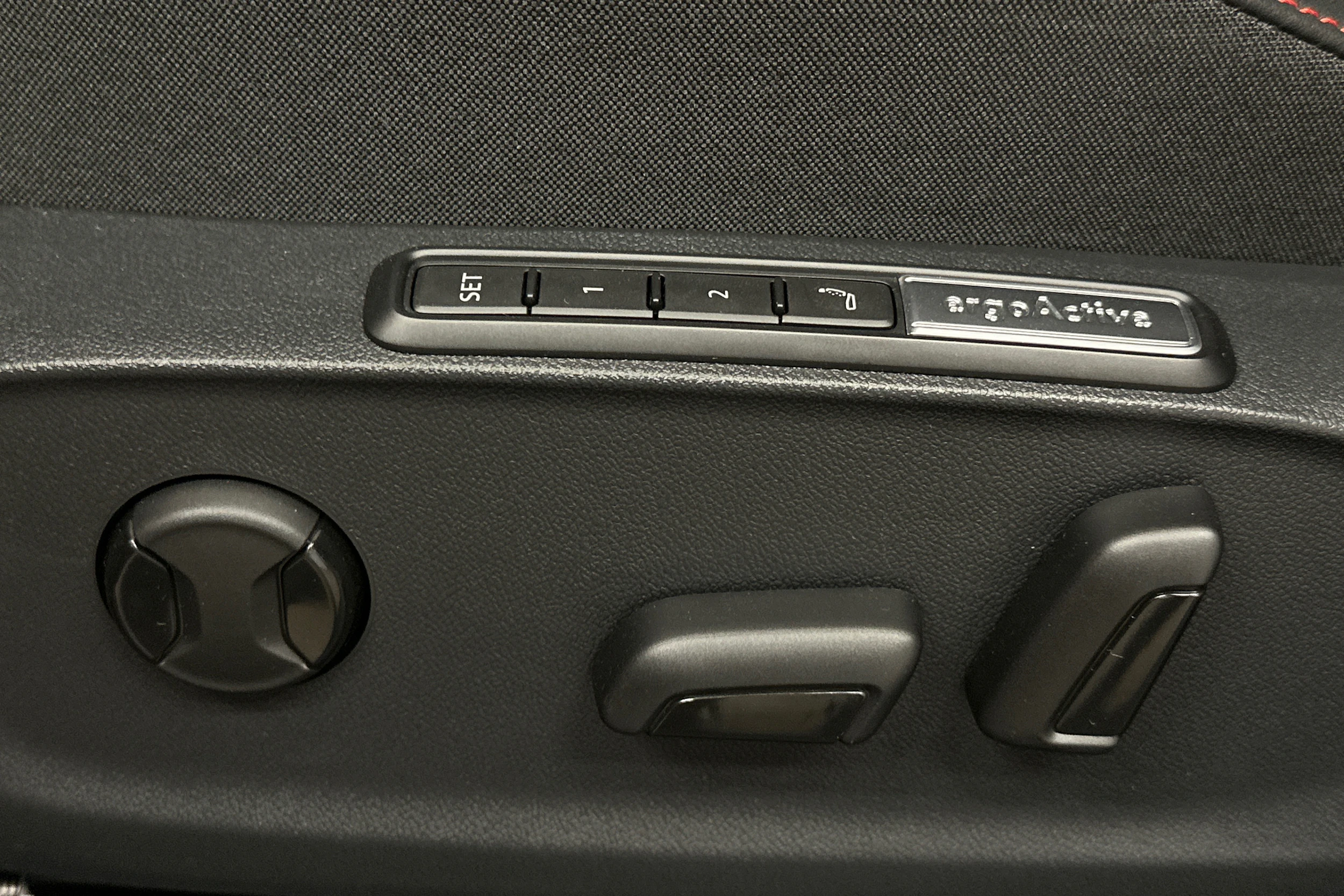 punainen Volkswagen ID.7 2025 kuva 16.