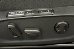 punainen Volkswagen ID.7 2025 kuva 17.
