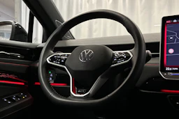 punainen Volkswagen ID.7 2025 kuva 18.