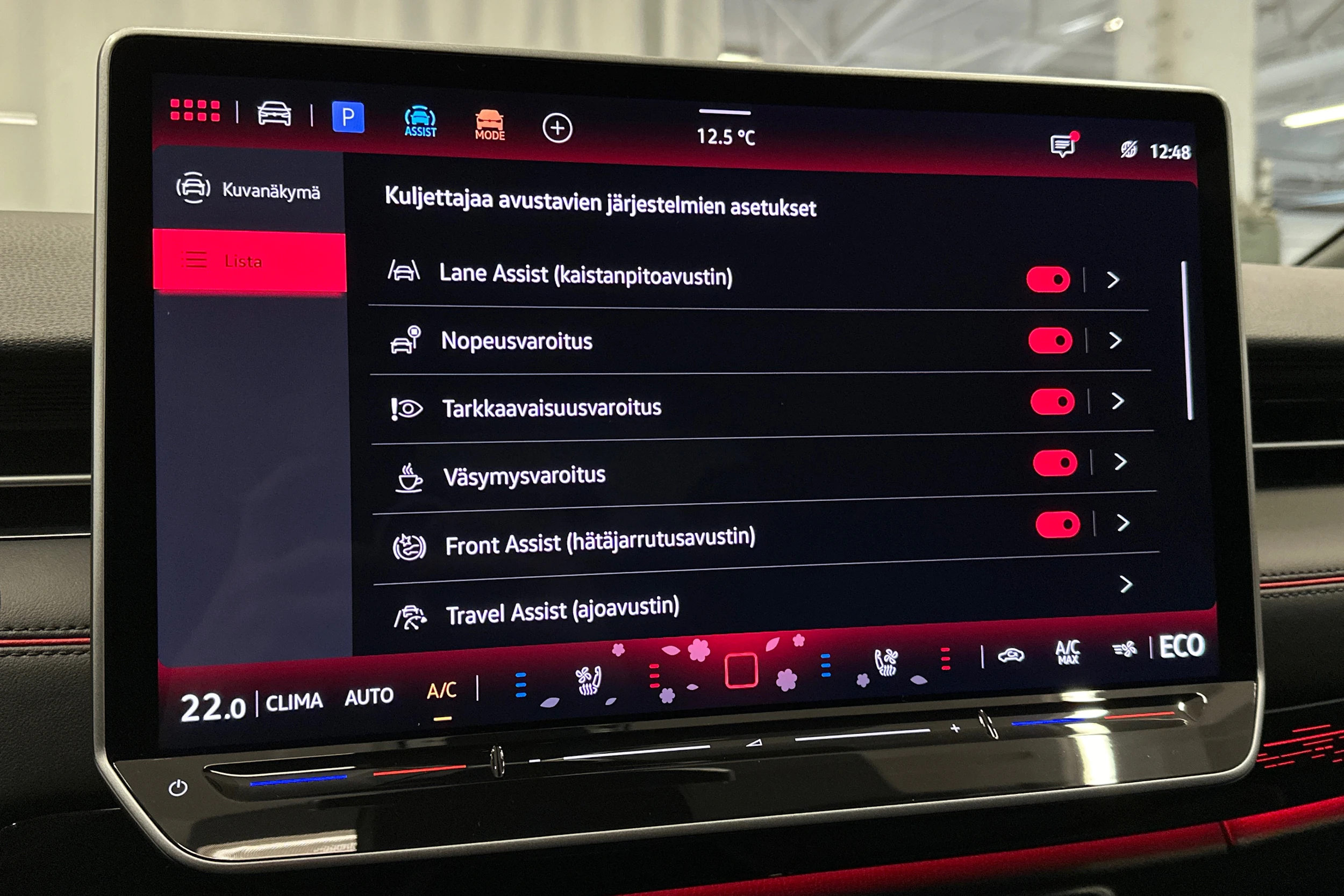 punainen Volkswagen ID.7 2025 kuva 28.