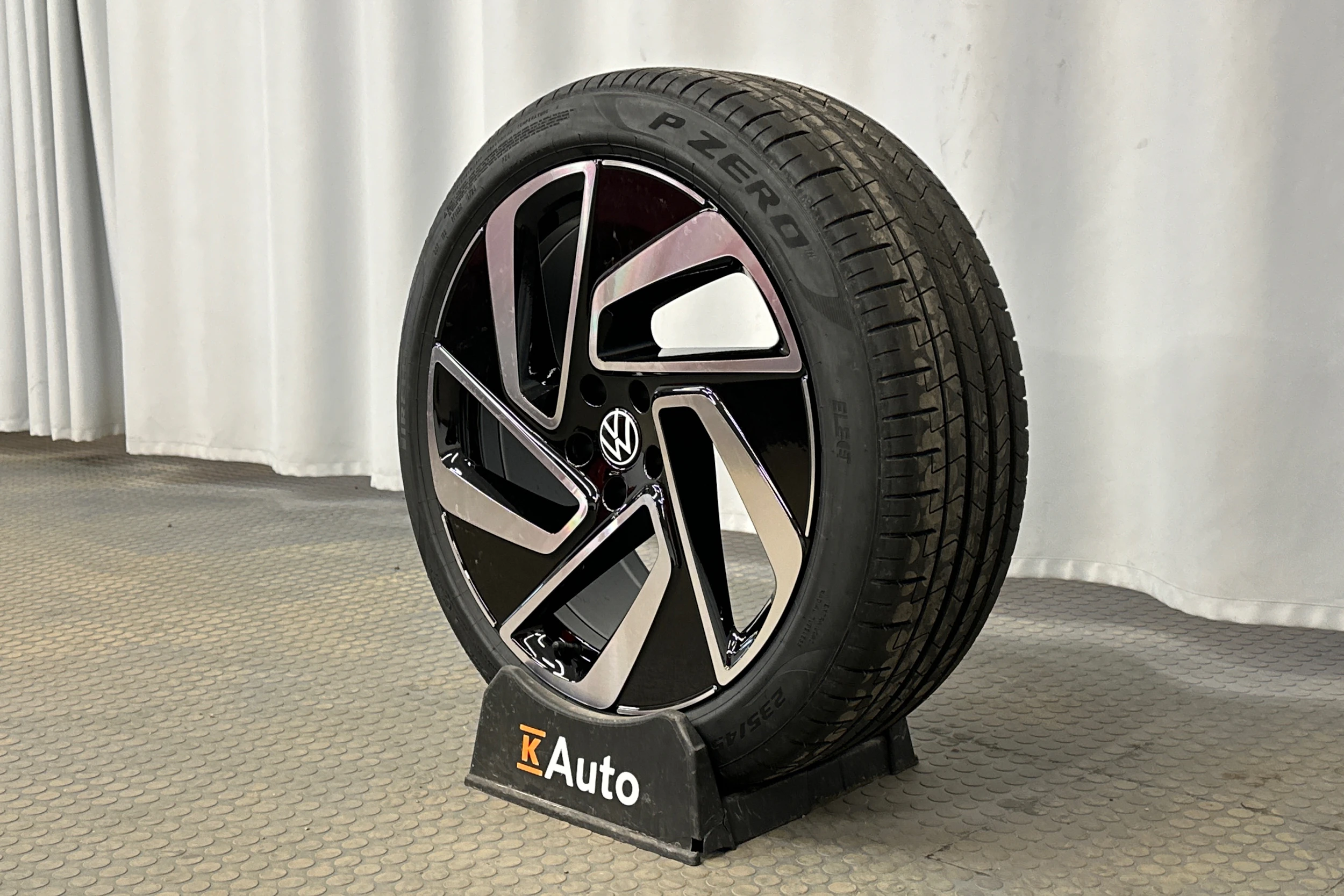 punainen Volkswagen ID.7 2025 kuva 10.