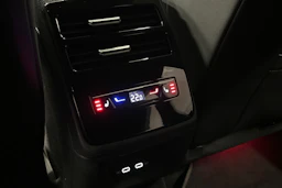 punainen Volkswagen ID.7 2025 kuva 14.