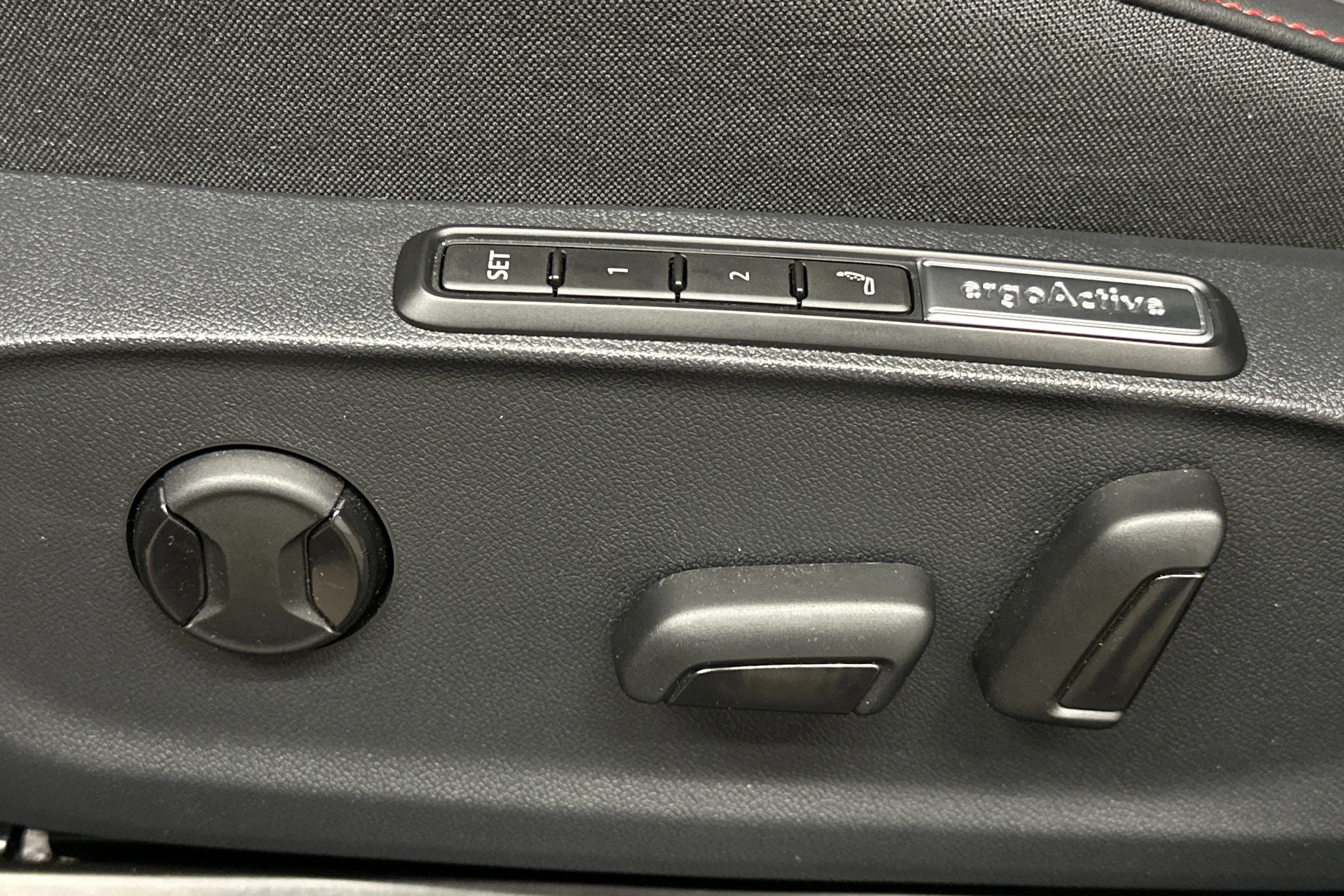 punainen Volkswagen ID.7 2025 kuva 16.