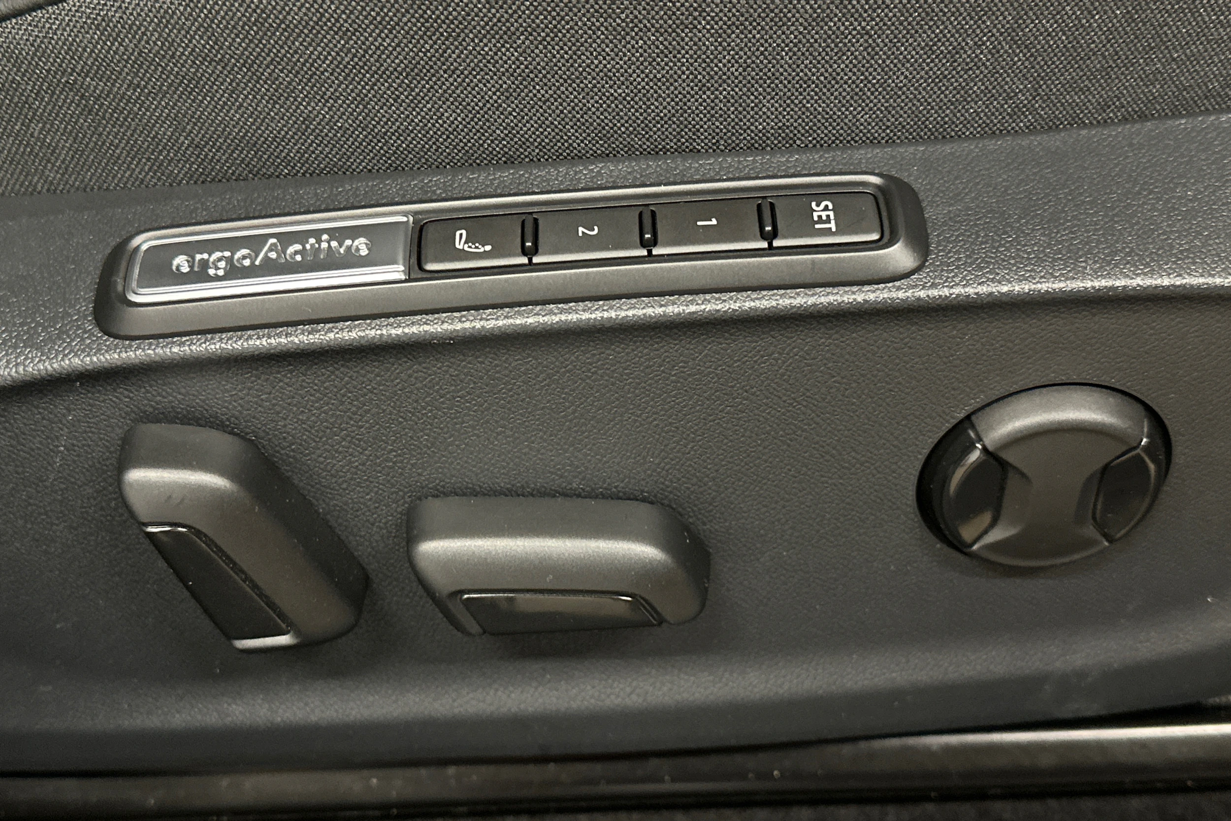 punainen Volkswagen ID.7 2025 kuva 17.