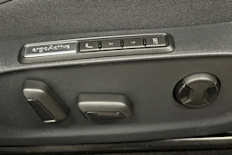 punainen Volkswagen ID.7 2025 kuva 17.