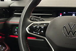 punainen Volkswagen ID.7 2025 kuva 19.