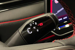 punainen Volkswagen ID.7 2025 kuva 21.