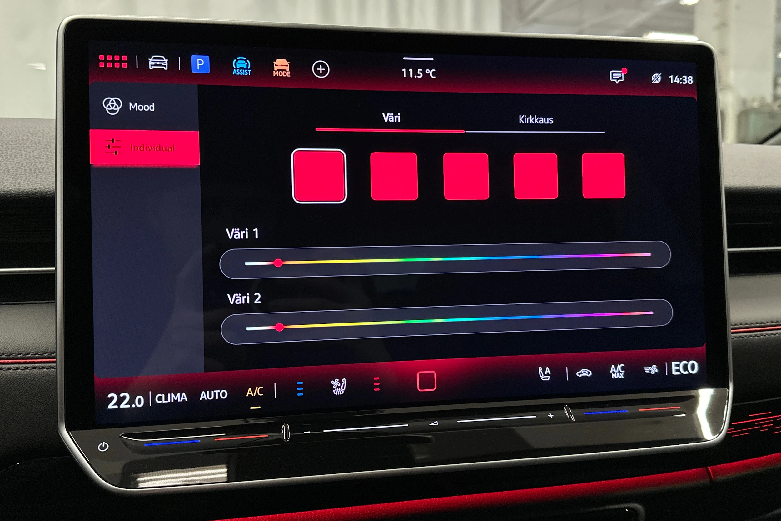 punainen Volkswagen ID.7 2025 kuva 30.