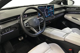 sininen Volkswagen ID.7 2025 kuva 7.