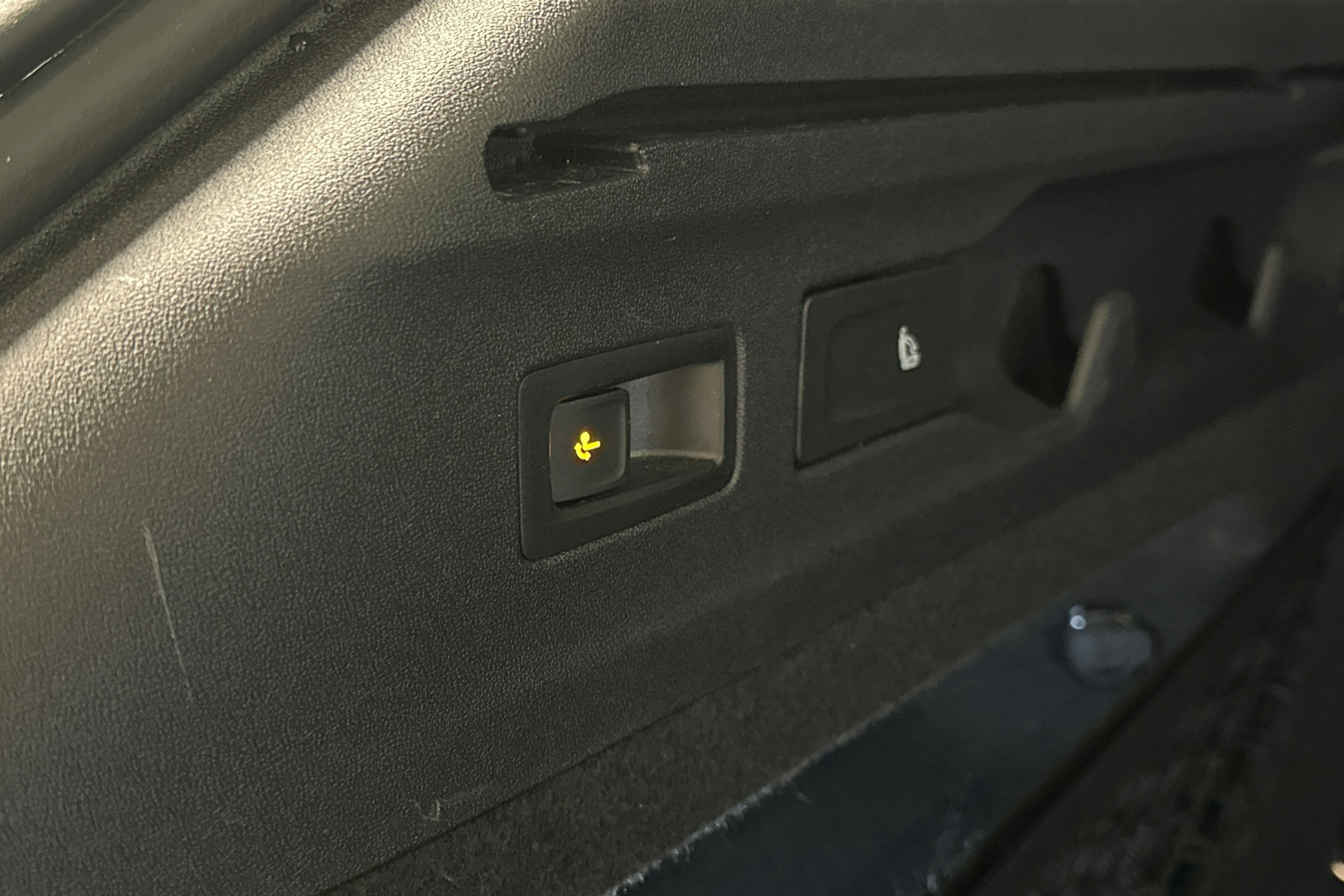 sininen Volkswagen ID.7 2025 kuva 16.