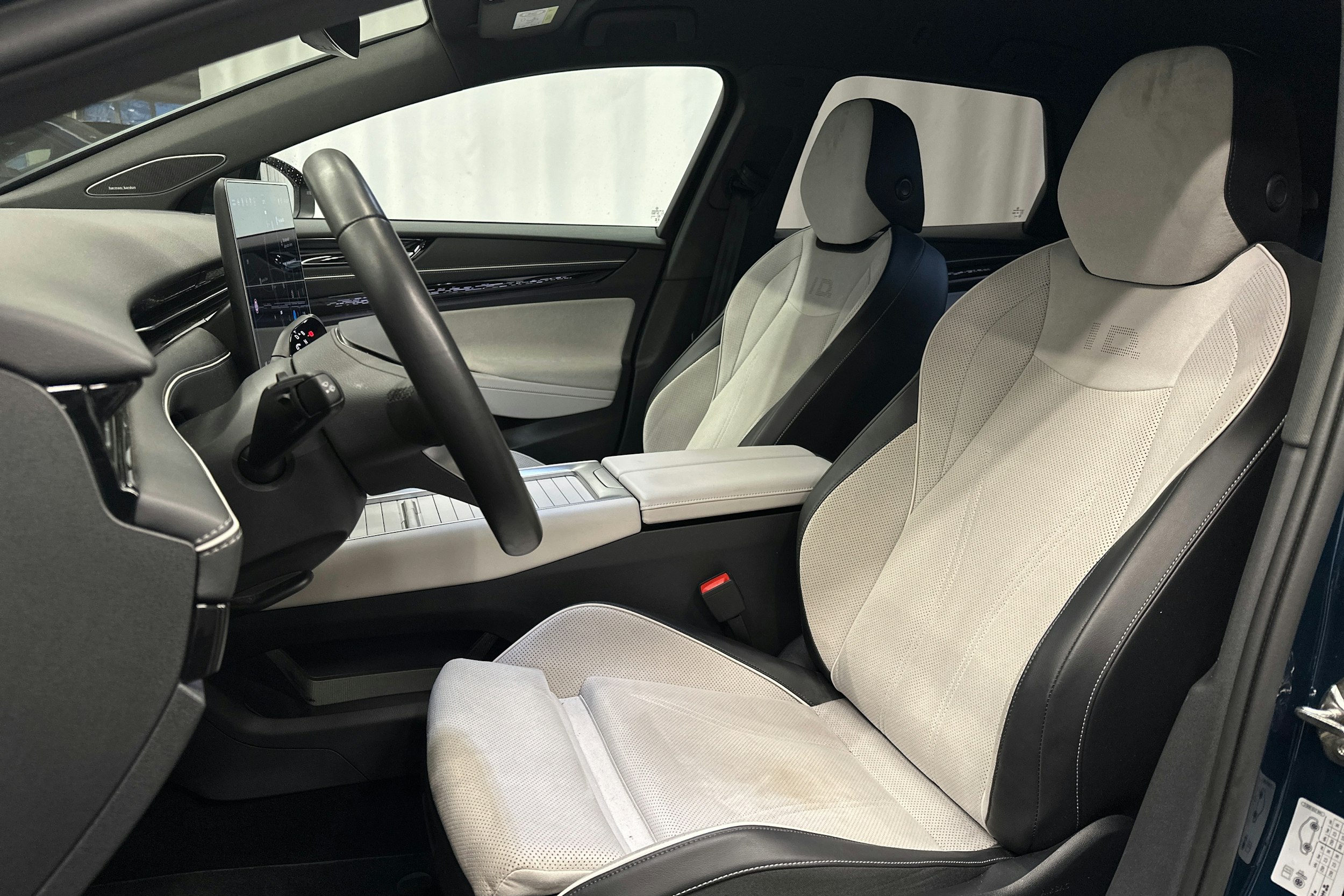 sininen Volkswagen ID.7 2025 kuva 17.