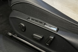 sininen Volkswagen ID.7 2025 kuva 18.