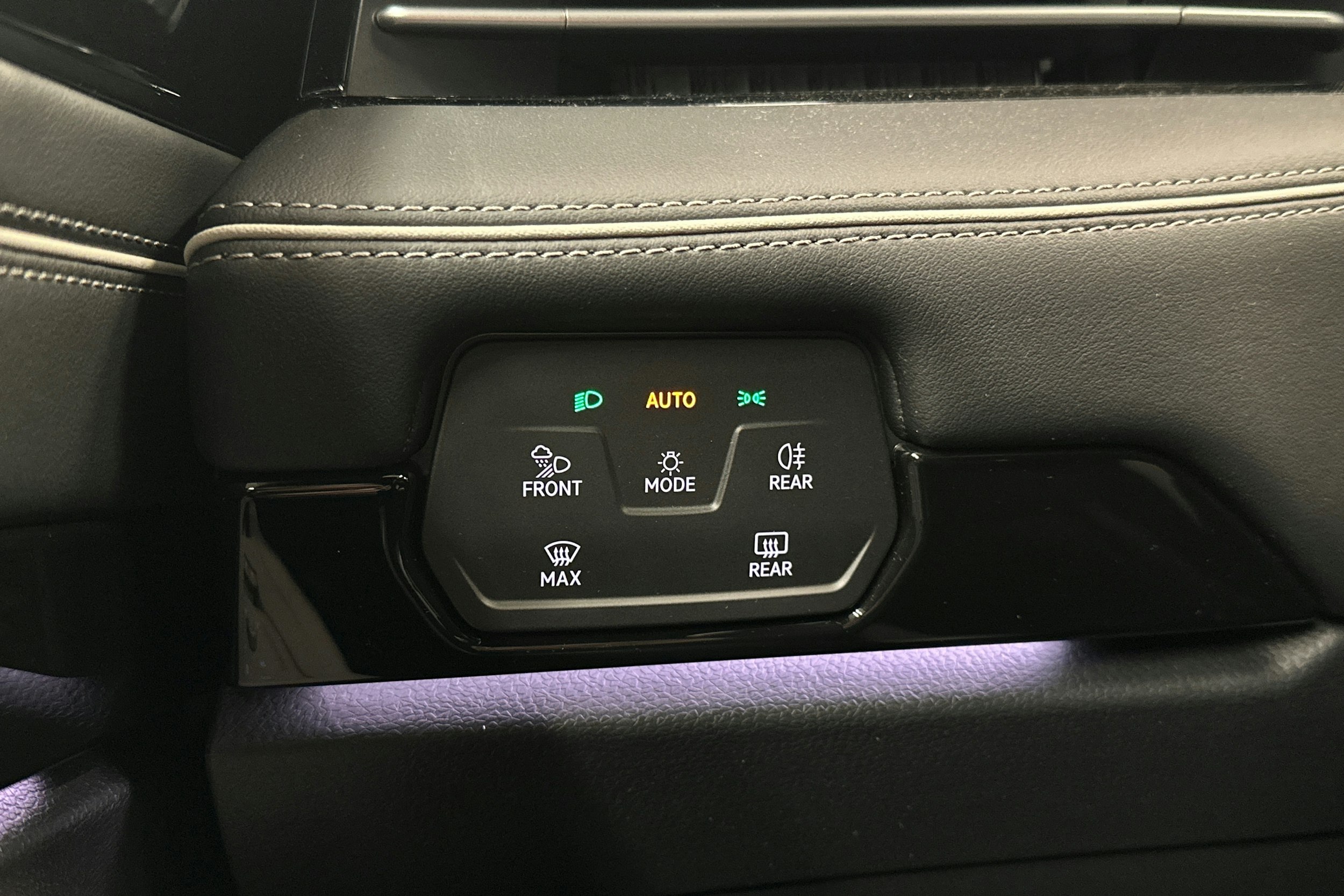 sininen Volkswagen ID.7 2025 kuva 23.