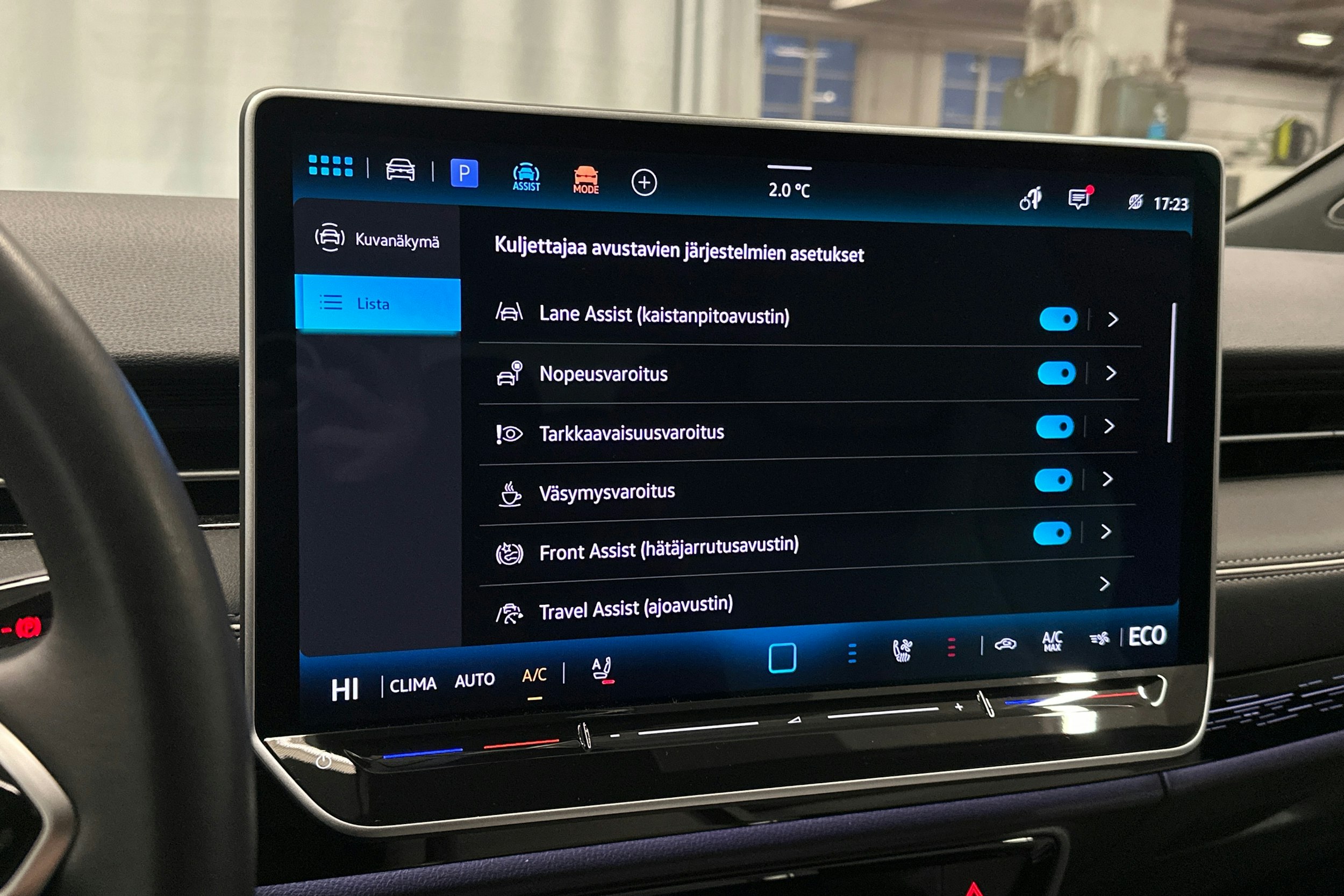 sininen Volkswagen ID.7 2025 kuva 26.
