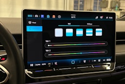 sininen Volkswagen ID.7 2025 kuva 29.