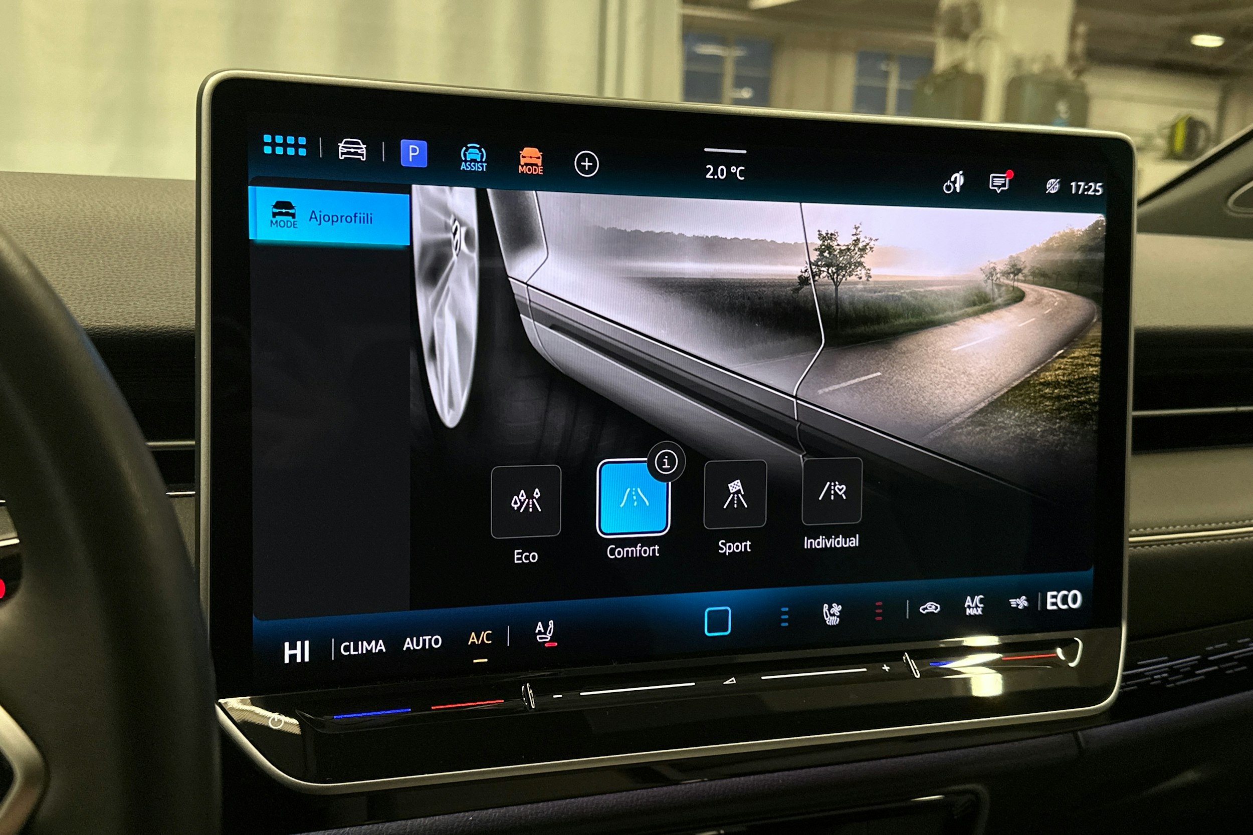 sininen Volkswagen ID.7 2025 kuva 32.