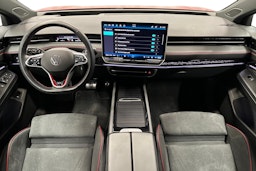 punainen Volkswagen ID.7 2025 kuva 7.