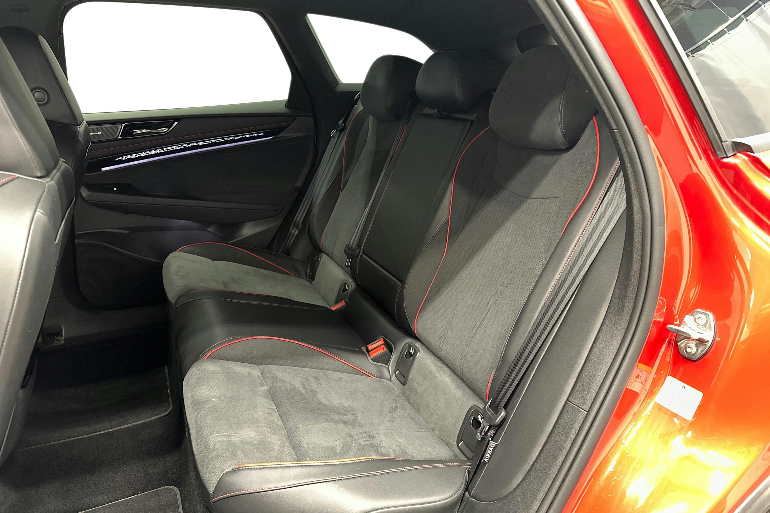 punainen Volkswagen ID.7 2025 kuva 8.