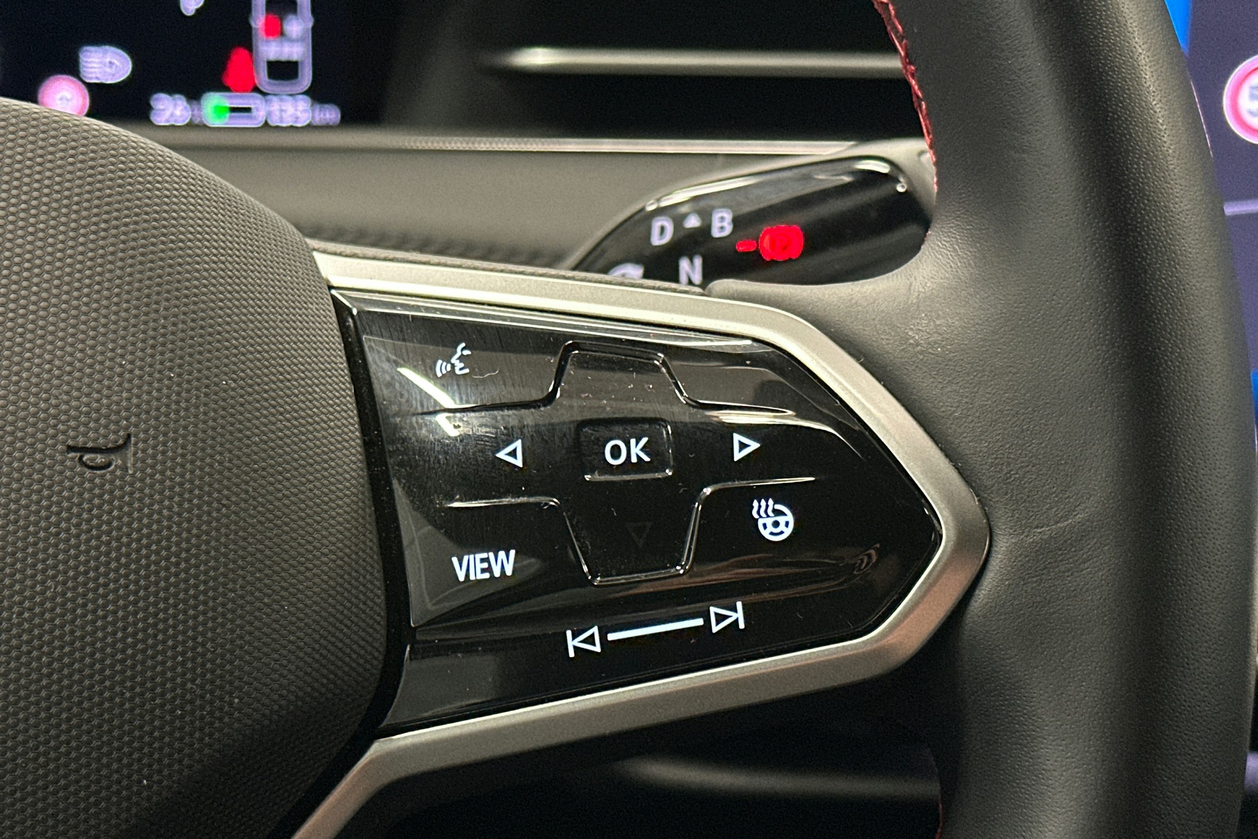 punainen Volkswagen ID.7 2025 kuva 12.