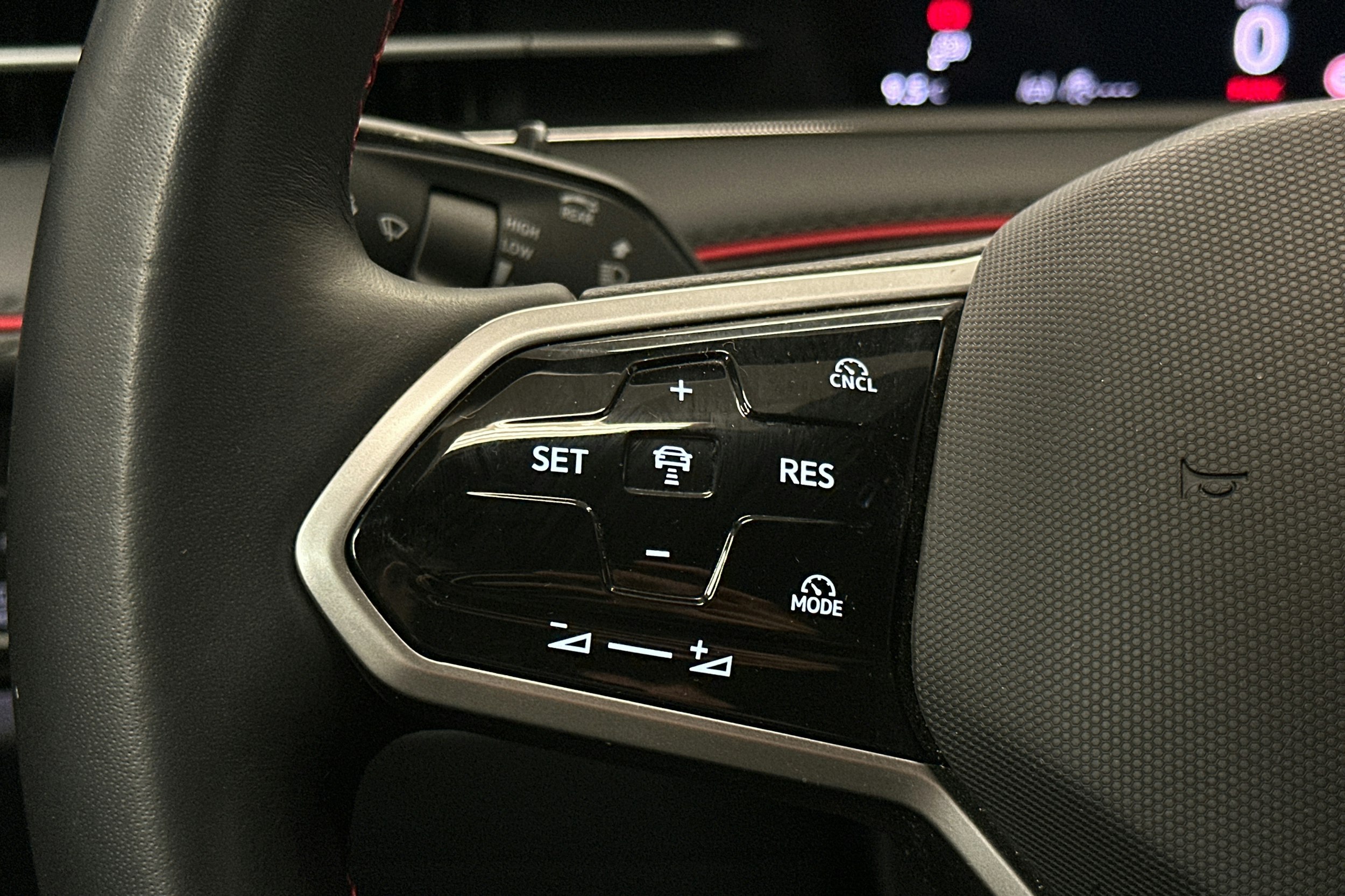 punainen Volkswagen ID.7 2025 kuva 13.