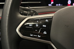 punainen Volkswagen ID.7 2025 kuva 13.