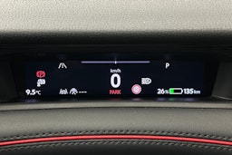 punainen Volkswagen ID.7 2025 kuva 15.